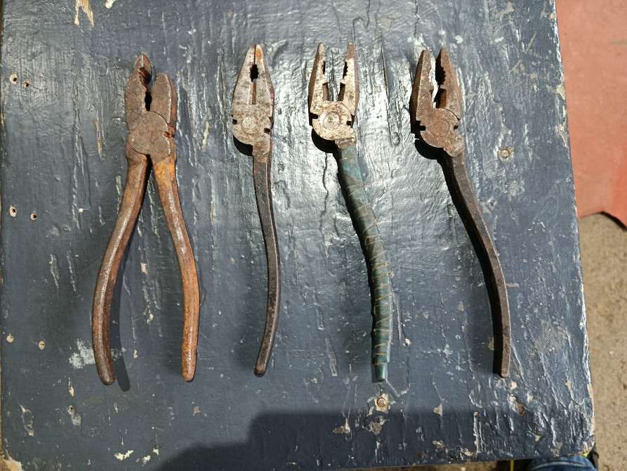 Плоскогубці комб. 200мм , непридатні. Мукачеве - зображення 1