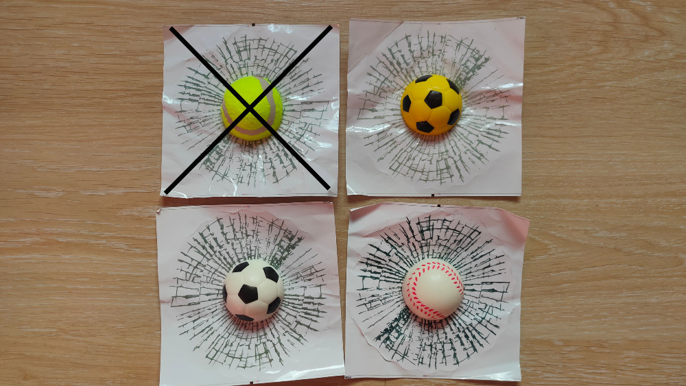 Наклейка на авто Мячик в окне наклейка розыгрыш Борисполь - изображение 1