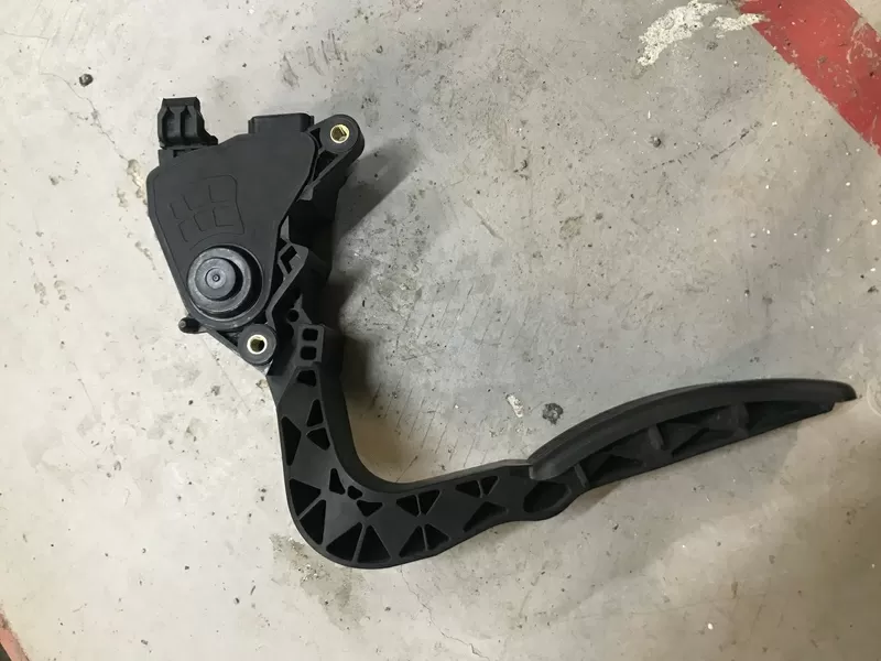 Бу педаль газа Renault Megane 3, Fluence 180100009R Кропивницкий - изображение 2