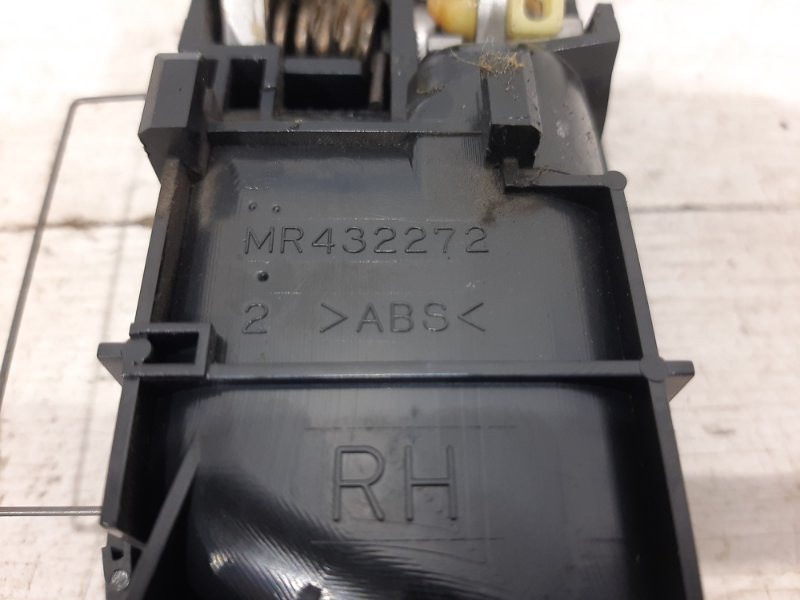 Ручка двери внутренняя правая Mitsubishi Pajero Wagon 3 3.2 ДИЗЕЛЬ 4M41 1999 (б/у) Київ - зображення 3