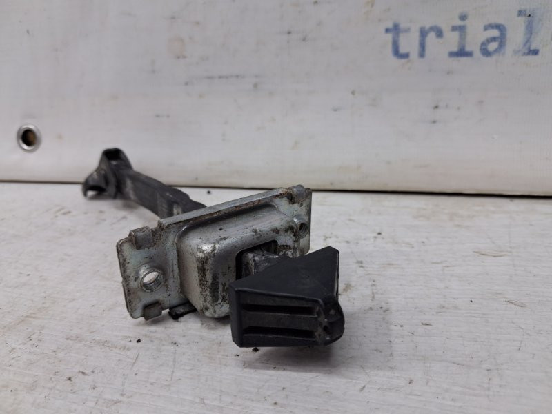 Ограничитель двери передний правый Mazda 3 BK 1.6 БЕНЗИН Z6 2003 (б/у) Киев - изображение 2