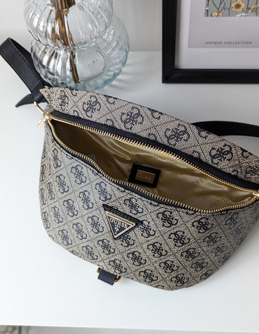 сумка бананка через плече жіноча сірого кольору Guess LUX AN118 Вінниця - зображення 2