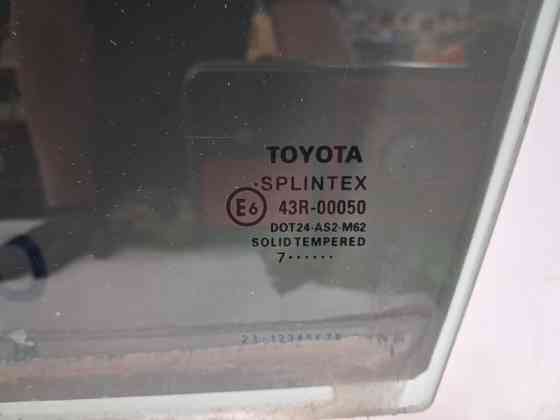 Стекло двери переднее левое Toyota Avensis T25 2.0 DIESEL 1ADFTV 2002 (б/у) Київ