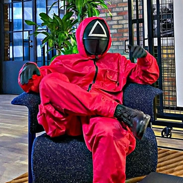 Маска Треугольник по Игра в кальмара Київ - зображення 1