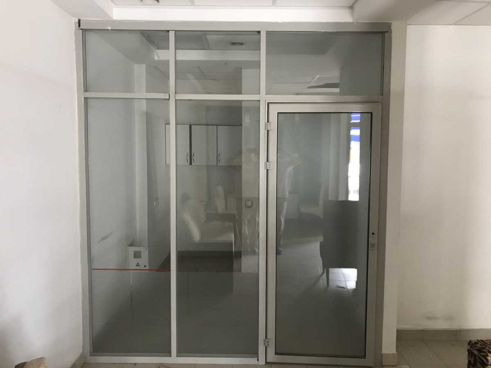 Перегородка Стеклянная из Алюминиевого Профиля с Дверями. Київ - зображення 1