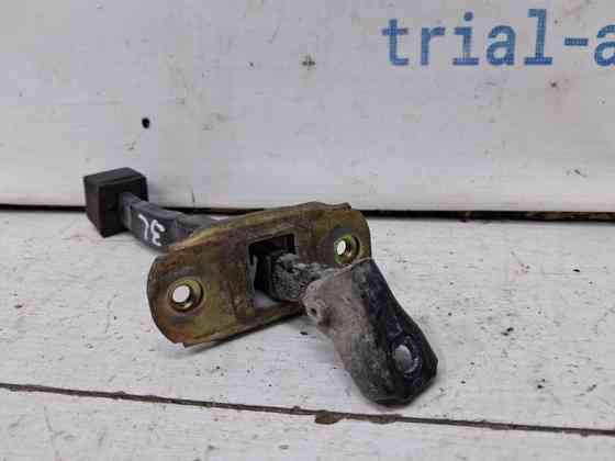 Ограничитель двери задний левый Mitsubishi Pajero Wagon 3 3.2 ДИЗЕЛЬ 4M41 1999 (б/у) Київ