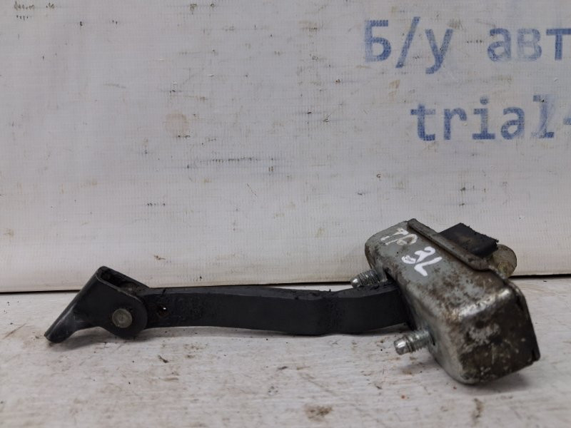 Ограничитель двери задний левый Toyota Prado J120 3.0 DIESEL 1KDFTV 2002 (б/у) Киев - изображение 1