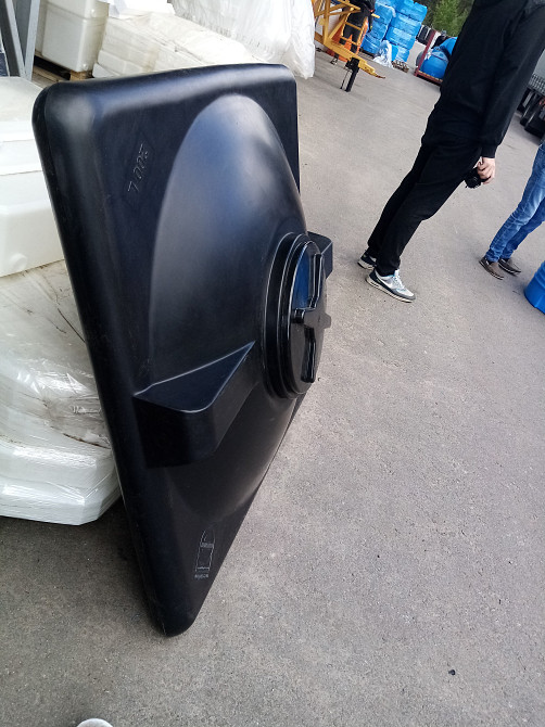 Плоский черный бак Киев - изображение 1