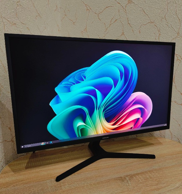 Монітор 32" Samsung U32J590U 3840x2160 4K UltraHD/VA/LED/75Гц/4мс+HDMI Роздільна - зображення 1