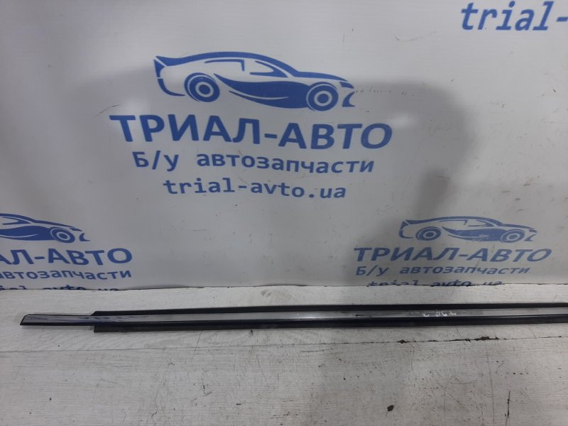 Молдинг стекла двери задний Toyota Avensis T25 2.0 DIESEL 1CDFTV 2002 (б/у) Київ - зображення 2
