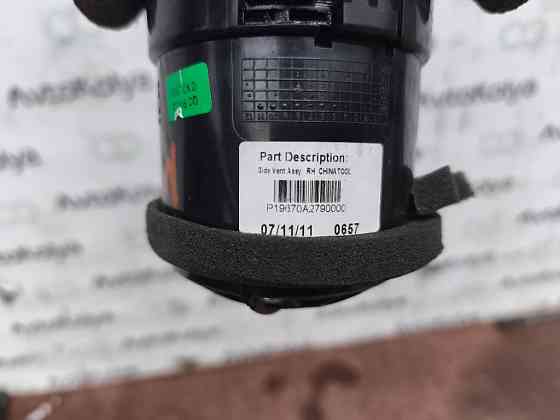 Дефлектор воздуха левый Nissan Note E11 2005-2012 (68760-BH00A) Ковель