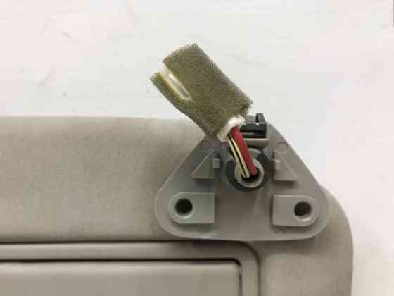 Козырек солнцезащитный правый Mitsubishi Pajero Wagon 4 3.2 ДИЗЕЛЬ 4M41 2006 (б/у) Київ