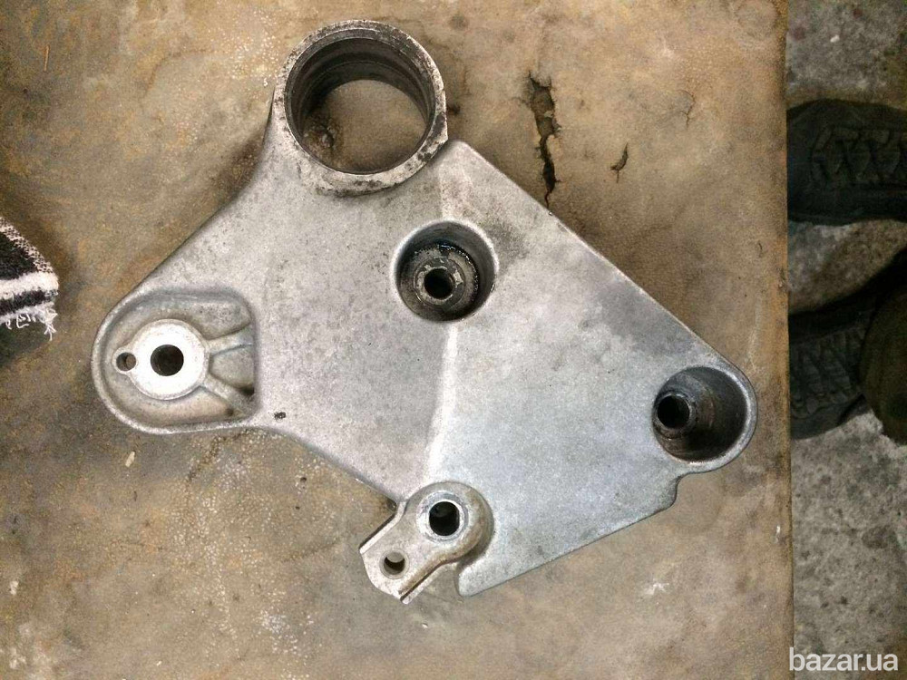 Б/у кронштейн двигателя правый 8200024812 ,1.9dci, Renault Laguna 2, Рено Лагуна 2 Кропивницкий - изображение 1