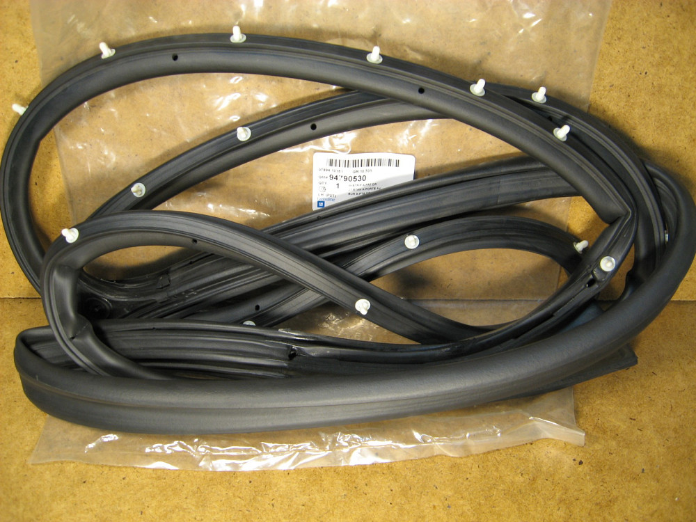 Уплотнитель передней двери Aveo T250 Днепр - изображение 1