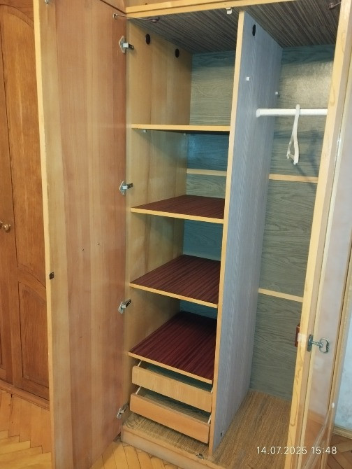 Шафа для одягу дерев'яна Киев - изображение 1