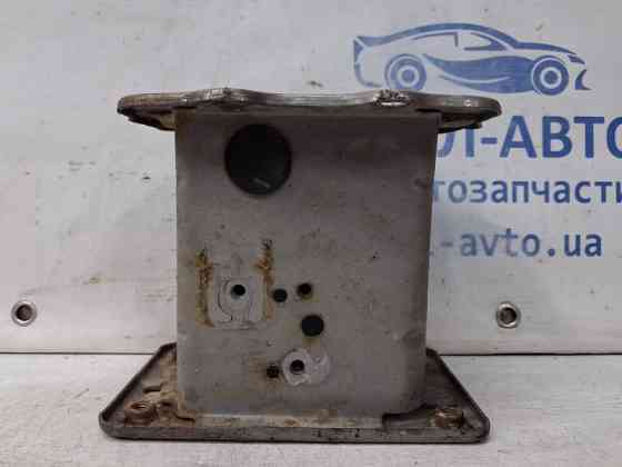 Кронштейн усилителя переднего бампера Kia Ceed ED 1.6 DIESEL D4FB 2006 прав. (б/у) Киев