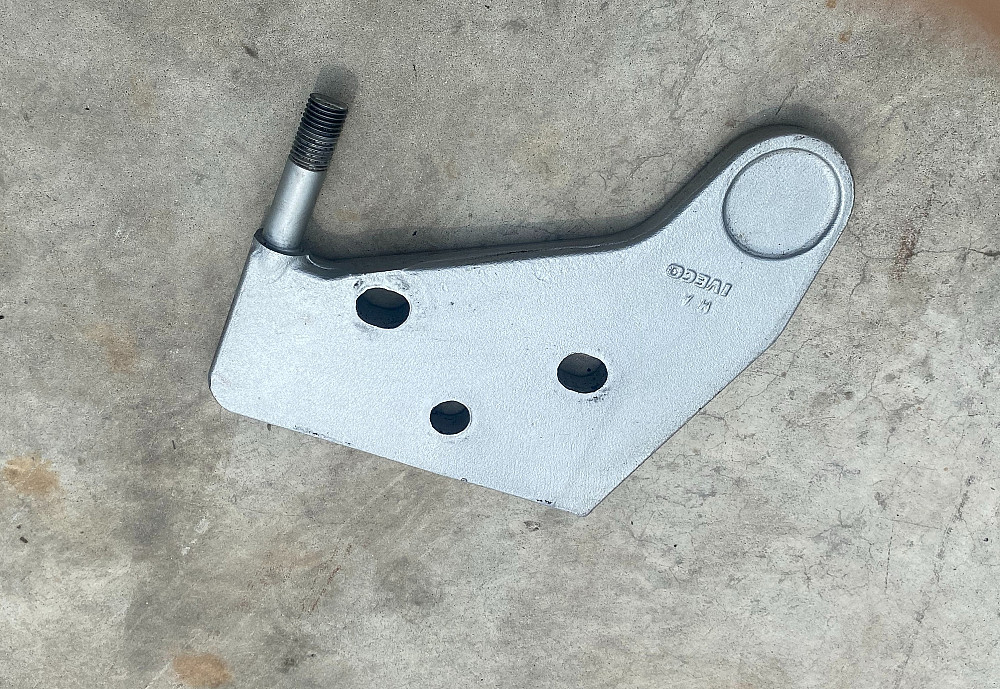 504117492 Кронштейн амортизатора передний Iveco Eurocargo Львов - изображение 1