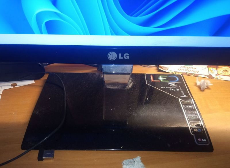 Монітор 23" LG Electronics E2360V-PN Киев - изображение 3