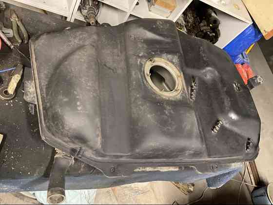 Бу топливный бак Mercedes W168, A1684705301, отсутствует одна шпилька крепления насоса. Кропивницький