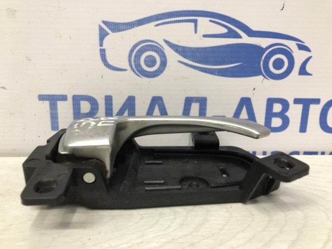 Ручка двери внутренняя правая Kia Sportage SL 2.0 DIESEL D4HA 2010 (б/у) Киев - изображение 2