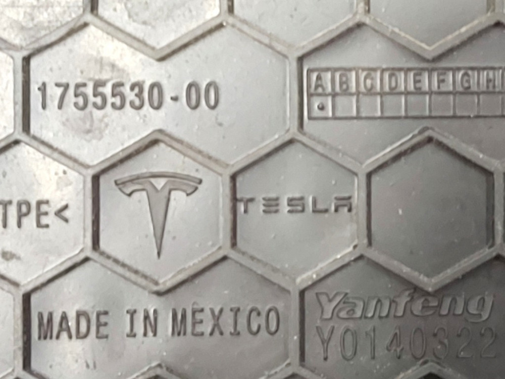 Коврик резиновый вещевого ящика центральной консоли Tesla model 3 1755530-00-A Київ - зображення 4