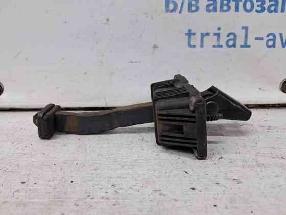 Ограничитель двери задний правый Toyota Avensis 2002-2010 6863005040 (Арт. 71281) Київ