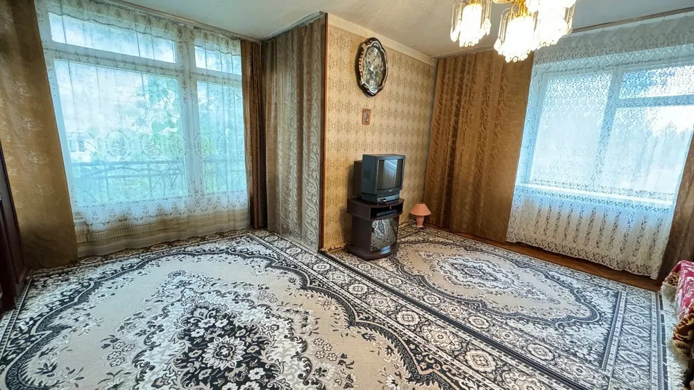 Простора 2 кім кв по вул. Симоненка 1, м. Вишгород! Центр! Газ! Вышгород - изображение 1