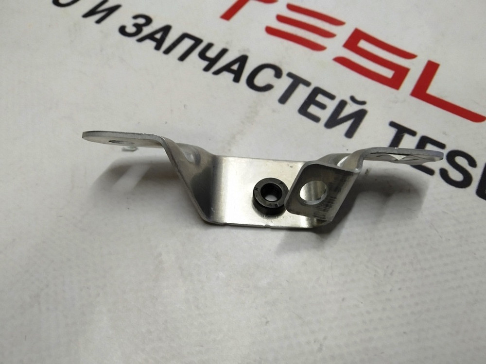 1Кронштейн тросика открытия двери передней правой Tesla model S, model S REST 1003541-00-A Киев - изображение 3