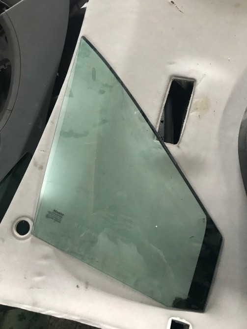 Бу стекло глухое передней правой двери Renault Scenic 2, 8200120907 Кропивницький - зображення 1
