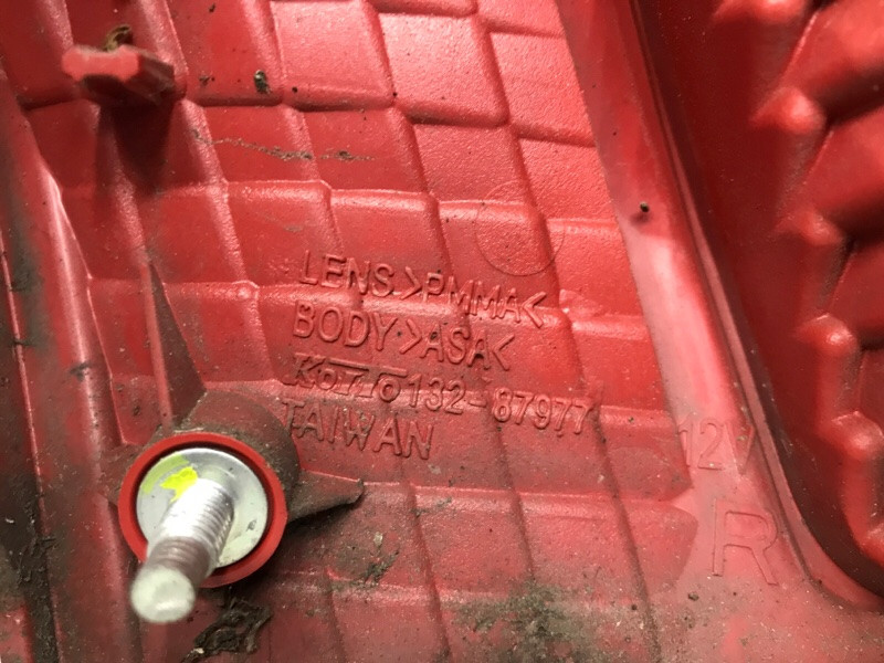 Фонарь задний внутренний правый Mitsubishi Lancer 10 1.5 БЕНЗИН 4A91 2007 (б/у) Киев - изображение 7