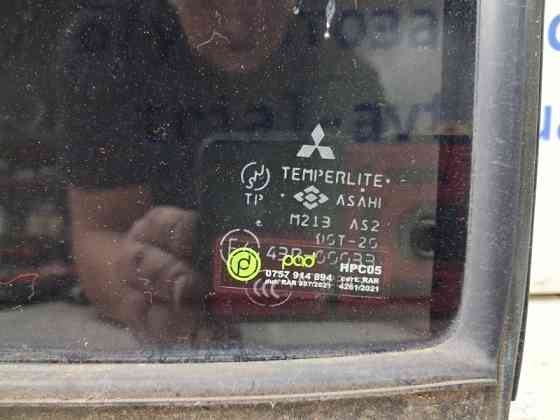 Стекло двери задней левой (форточка) Mitsubishi Pajero Wagon 1999-2006 MR436985 (Арт. 62215) Київ