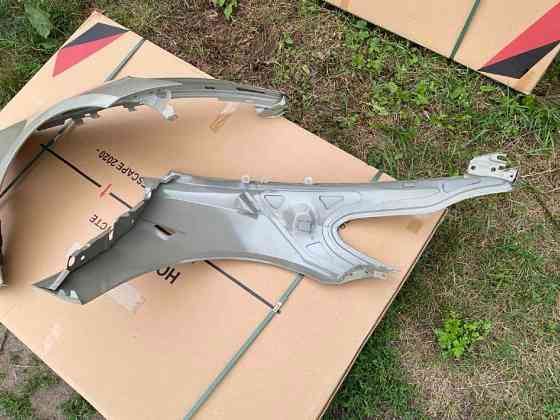 Передні крила LH / RH на Tesla Model 3 Київ