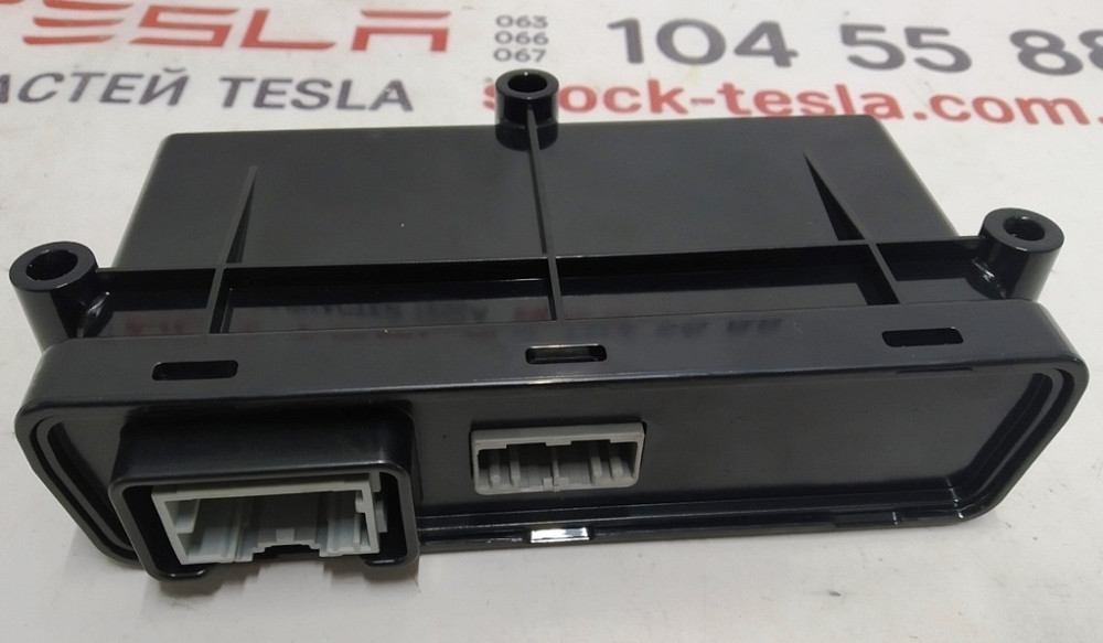 Блок контроля стояночного тормоза Tesla model X S REST 1007618-00-J Киев - изображение 1