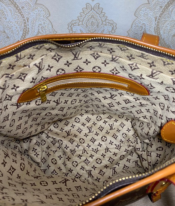 Стильна жіноча сумка у відомому класичному дизайні Шостка - зображення 4