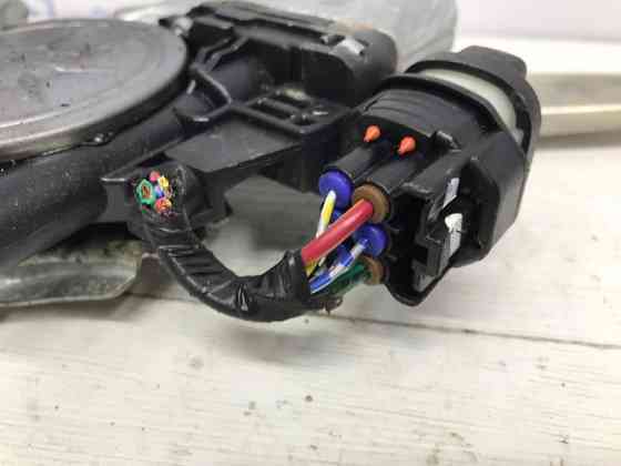 Стеклоподъемник задний правый Mitsubishi L200 KB 2.5 ДИЗЕЛЬ 4D56U 2006 (б/у) Київ