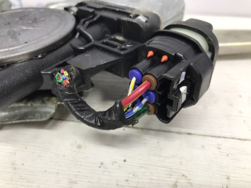 Стеклоподъемник задний правый Mitsubishi L200 KB 2.5 ДИЗЕЛЬ 4D56U 2006 (б/у) Киев - изображение 3