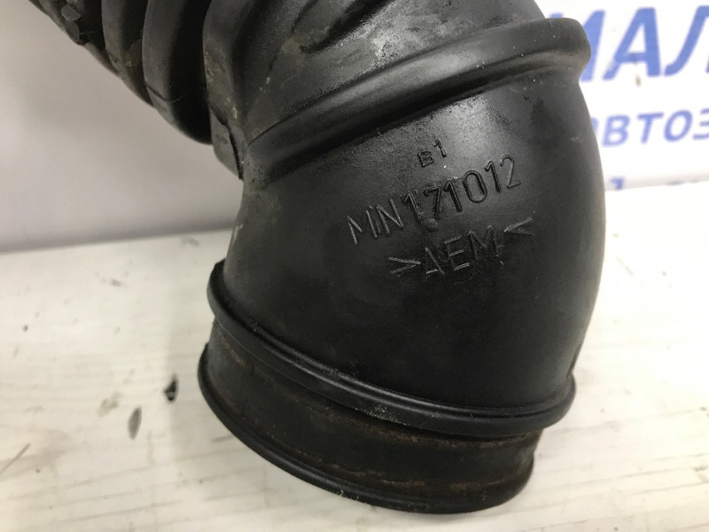 Патрубок воздушного фильтра Mitsubishi L200 KB 2.5 ДИЗЕЛЬ 4D56U 2006 (б/у) Киев - изображение 4