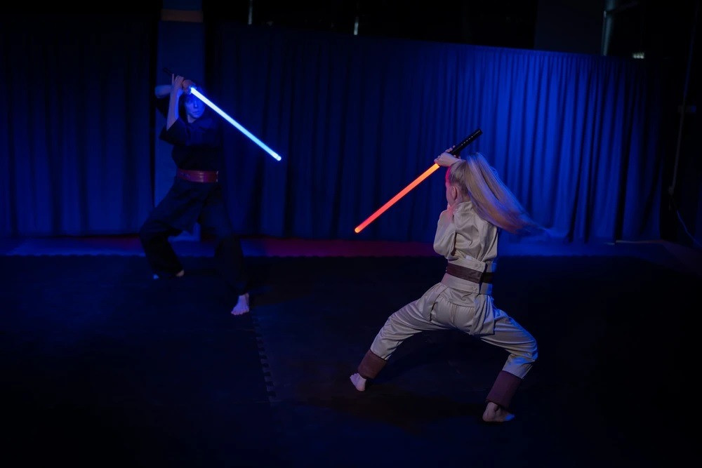 СВЕТОВОЙ МЕЧ-ПОСОХ МЕТАЛЛИЧЕСКИЙ 2-в-1 — 14 RGB-цветов, реалистичные звуки, дуэльный дизайн Київ - зображення 4