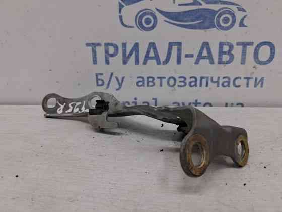 Петля капота правая Toyota Avensis T25 1.8 БЕНЗИН 1ZZFE 2003 (б/у) Киев