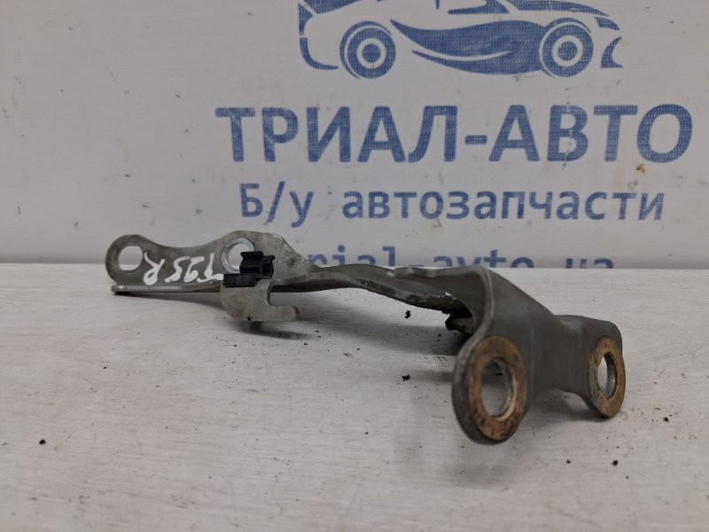 Петля капота правая Toyota Avensis T25 1.8 БЕНЗИН 1ZZFE 2003 (б/у) Киев - изображение 3