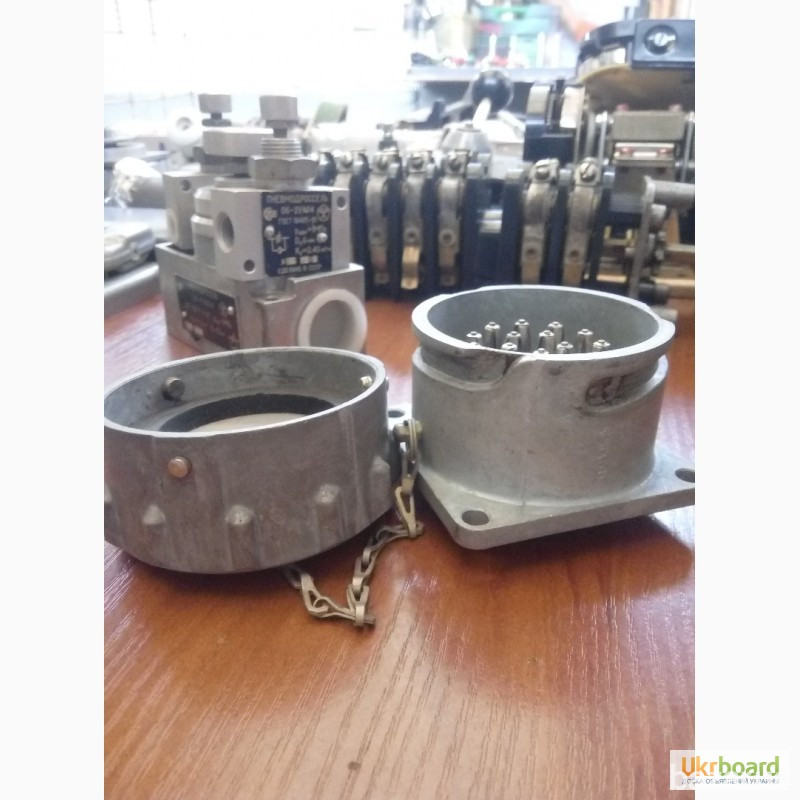 Разъемы, вилки АН 682300, БЛ3645005, контактные, с крышкой Харьков - изображение 1