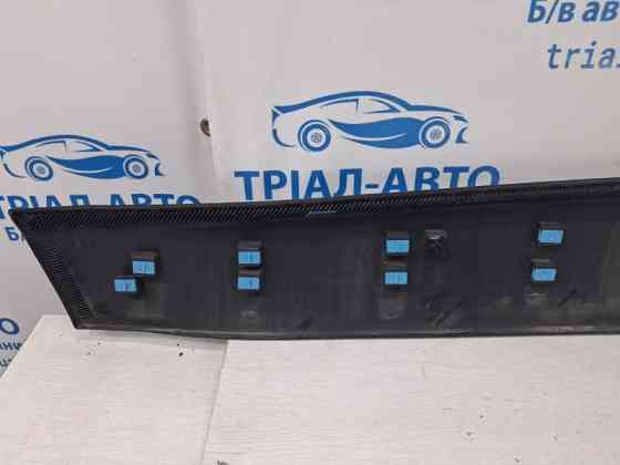 Накладка двери Jeep Cherokee KL 2.4 БЕНЗИН ED6 2013 перед. прав. (б/у) Киев