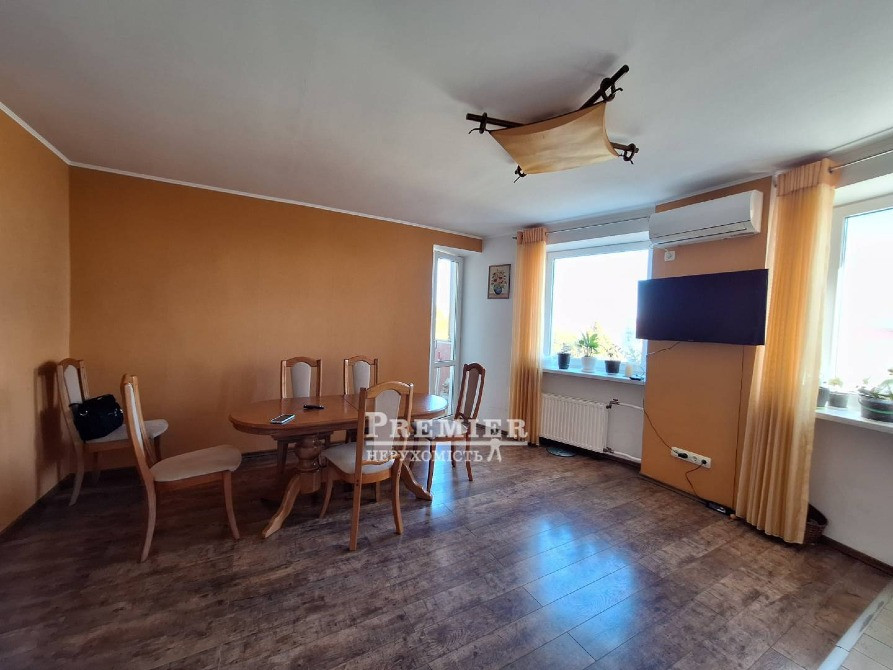 У продажу простора трикімнатна квартира Черноморск - изображение 2