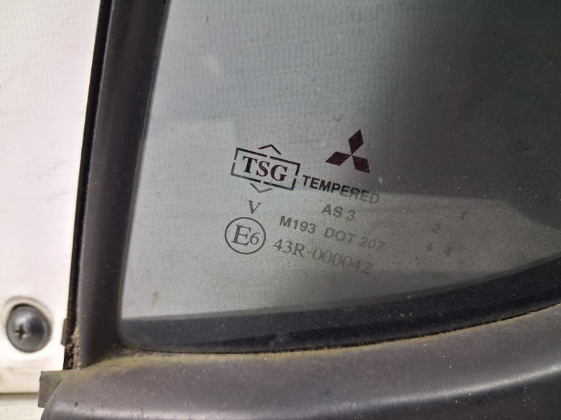 Стекло двери задней левой (форточка) Mitsubishi L200 KB 2.5 DIESEL 4D56 2006 (б/у) Киев - изображение 3