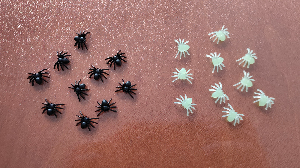 Паучки Чёрные, Белые для хэллоуина прикола пластмассовые 10 шт Бориспіль - зображення 2