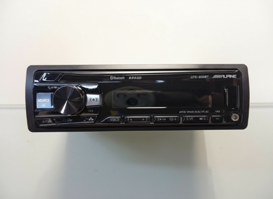 Автомагнітола ALPINE UTE-200BT Київ