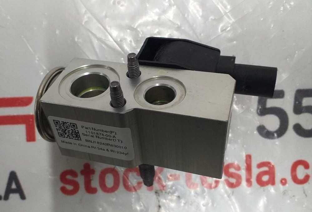 Клапан системы кондиционирования R134A Tesla model 3 1101878-00-A Киев - изображение 1