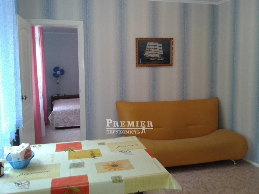 У продажу трикімнатна квартира, перепланована в кухню-студію Чорноморськ - зображення 3