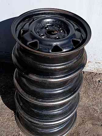 Автомобильные колесные стальные диски et45 5 1/2 jx R14, 4х108 с колпаками. Богодухів