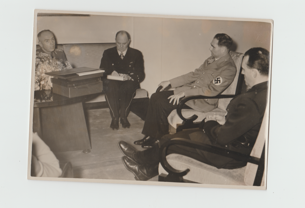 Фото Третий Рейх №10 Київ - зображення 1